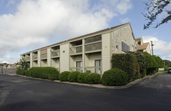 Pennfield Court in Austin, TX - Building Photo - Building Photo