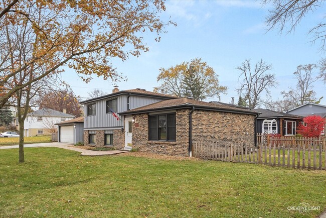 818 Pleasant Ave in Glen Ellyn, IL - Building Photo - Building Photo