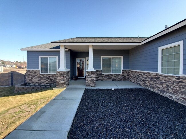 3511 Hovley Ln in Pasco, WA - Building Photo - Building Photo