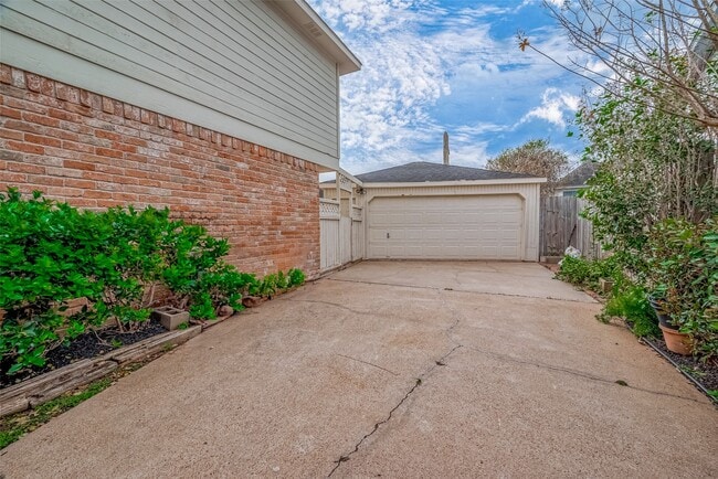 2906 Arrowhead Dr in Sugar Land, TX - Foto de edificio - Building Photo