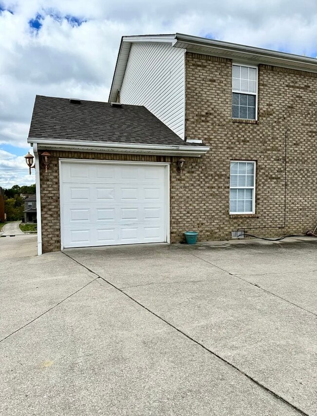 634 Hampton Way in Richmond, KY - Building Photo - Building Photo