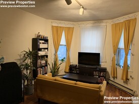 1669 Commonwealth Ave, Unit 12A Apartamentos