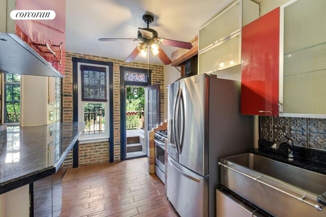 129 Moffat St in Brooklyn, NY - Building Photo - Building Photo