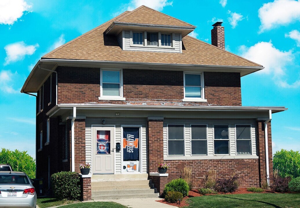 56 E Green St in Champaign, IL - Building Photo