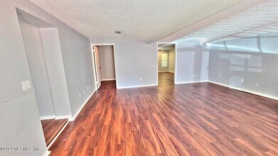 10610 Ithaca Dr in Jacksonville, FL - Building Photo - Building Photo