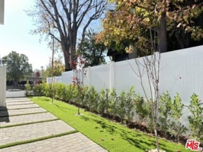 4805 Matilija Ave in Los Angeles, CA - Building Photo - Building Photo