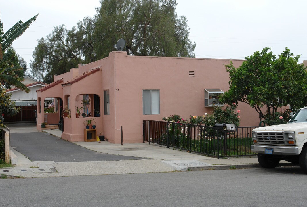 92-94 W Vince St in Ventura, CA - Foto de edificio