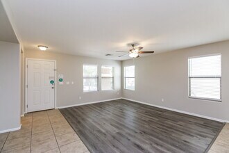 992 S Hawk Ln in Gilbert, AZ - Building Photo - Building Photo