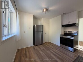 275 Silverbirch Dr in Newmarket, ON - Building Photo - Building Photo