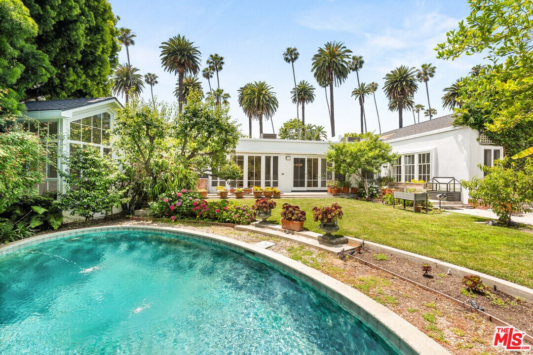 512 N Canon Dr in Beverly Hills, CA - Building Photo