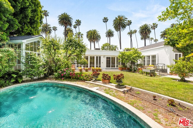 property at 512 N Canon Dr