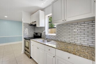 700 NW 2nd Terrace in Deerfield Beach, FL - Building Photo - Building Photo
