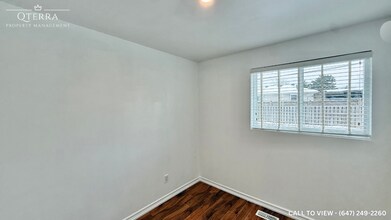 27 Murchison Cres in Toronto, ON - Building Photo - Building Photo