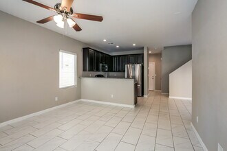 7708 Twirling Yarn Ct, Unit 494-104 in Las Vegas, NV - Foto de edificio - Building Photo