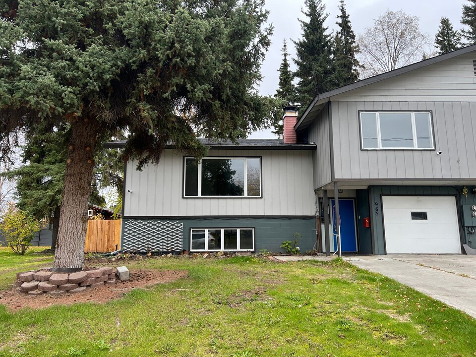 965 Coppet St in Fairbanks, AK - Building Photo