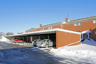 Manhattan Apartments in St. Clair Shores, MI - Building Photo - Building Photo