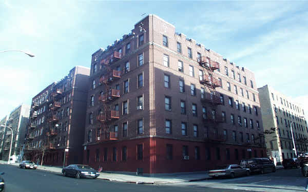 2084-2086 Creston Ave in Bronx, NY - Building Photo