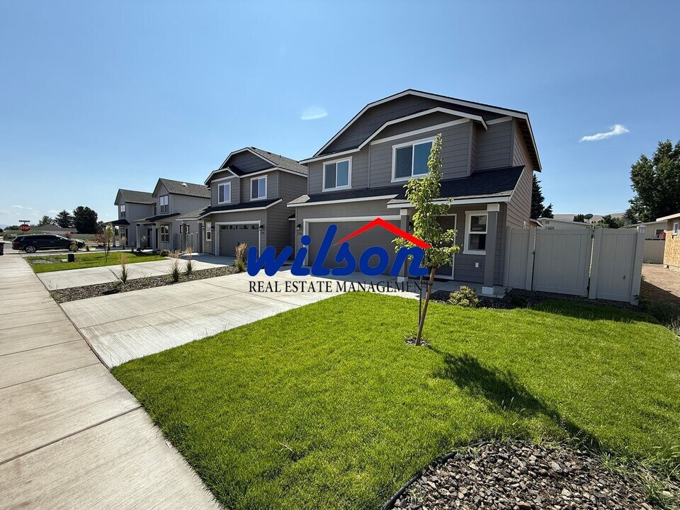4706 W Oak Ave in Yakima, WA - Building Photo