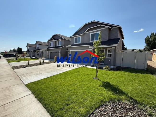 property at 4706 W Oak Ave