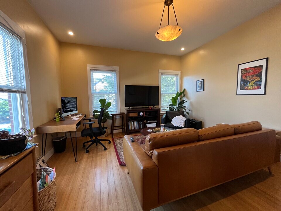 64 Pitman St in Providence, RI - Building Photo