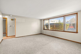 6556 N Northwest Hwy in Chicago, IL - Building Photo - Building Photo