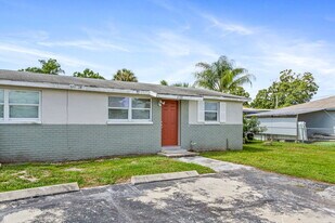 2139 Ranchita Trl in Holiday, FL - Building Photo