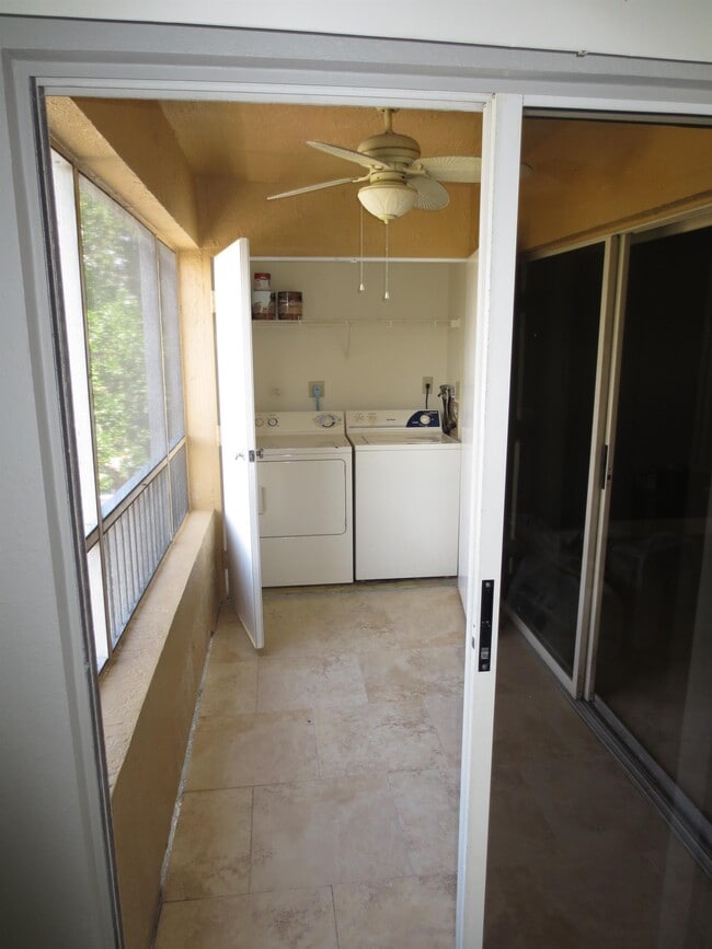 2850 N Oakland Forest Dr in Oakland Park, FL - Building Photo - Building Photo
