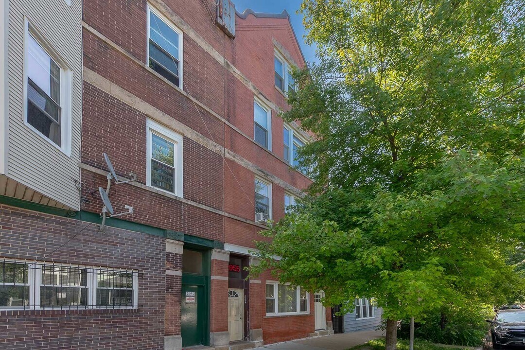 2955 N Spaulding Ave in Chicago, IL - Building Photo