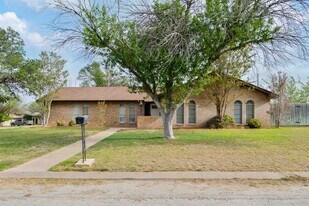 13 Nighthawk Trail in Del Rio, TX - Building Photo