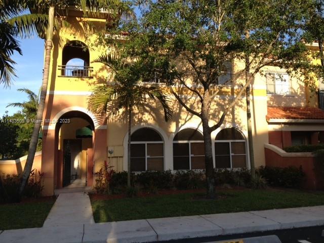 1301 N Santa Catalina Cir in North Lauderdale, FL - Building Photo