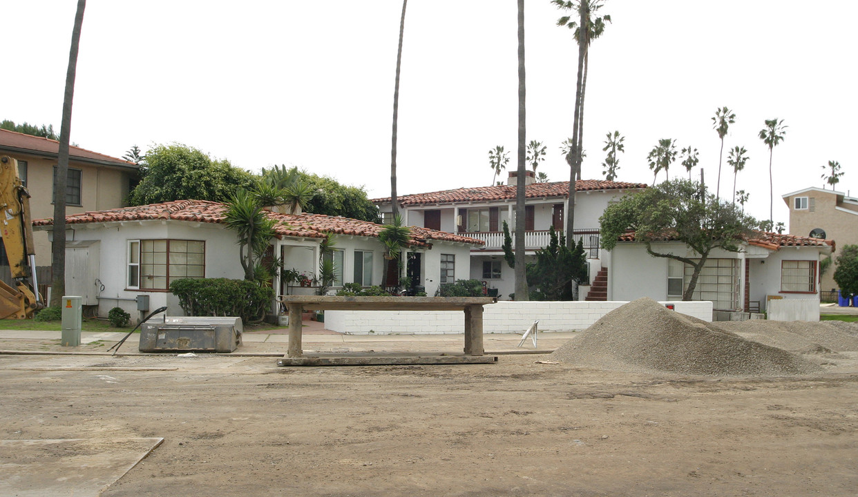 West Point Loma Apartments in San Diego, CA - Building Photo