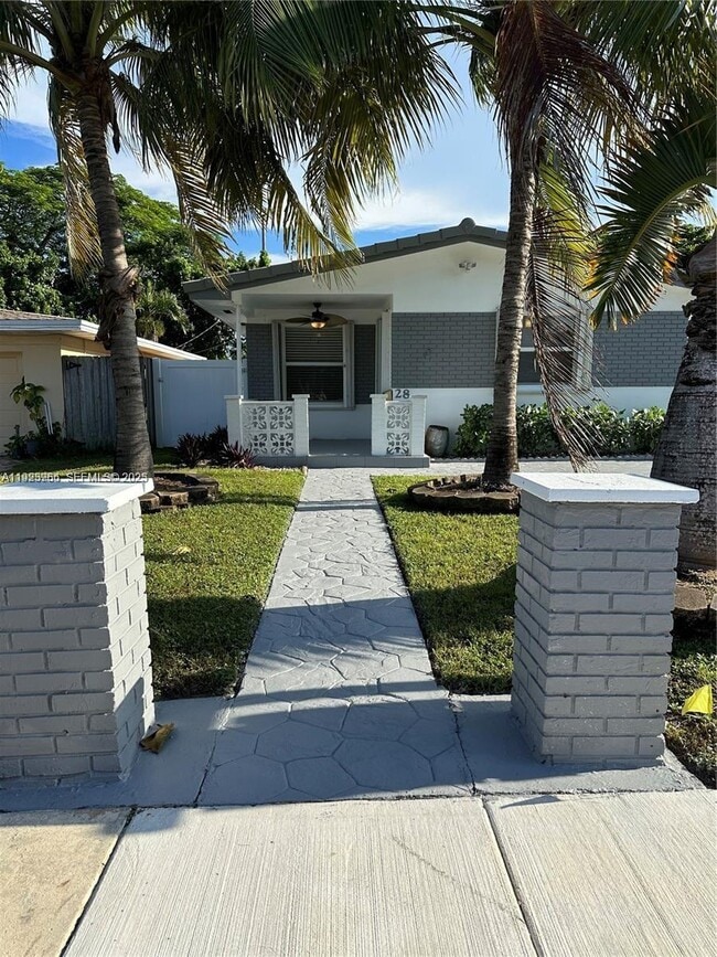 28 SE 4th St in Dania Beach, FL - Building Photo - Building Photo