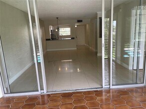 1900 Sabal Palm Dr in Davie, FL - Building Photo - Building Photo