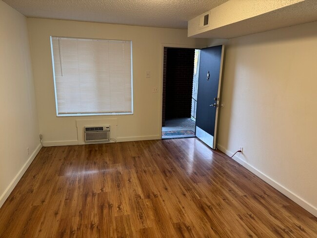 2736 S Adams St in South Salt Lake, UT - Foto de edificio - Building Photo