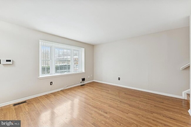 9877 Whiskey Run in Laurel, MD - Foto de edificio - Building Photo