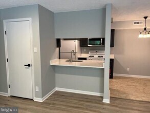 75 Kenwood Dr in Sicklerville, NJ - Building Photo - Building Photo