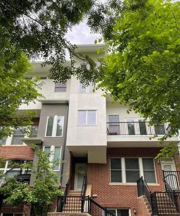 745 Fountainhead Ln NE in Atlanta, GA - Building Photo