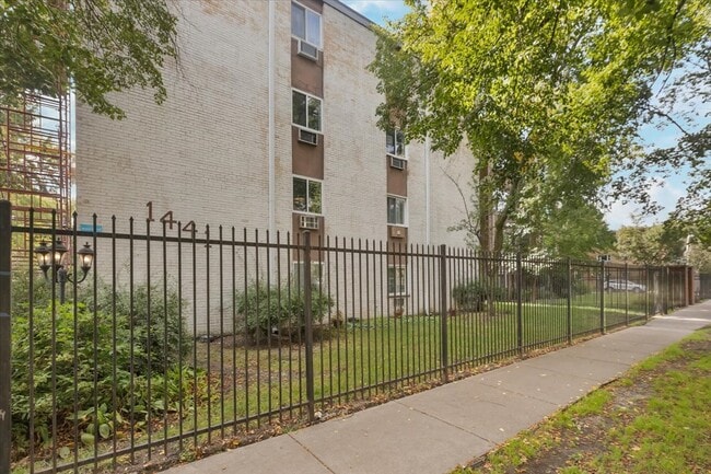 property at 1441 W Farwell Ave