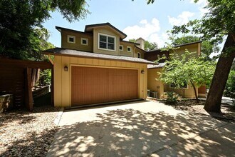 8 Scott Crescent in Austin, TX - Building Photo - Building Photo