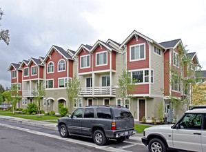 Olympic Square in Gig Harbor, WA - Foto de edificio - Building Photo