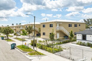 1402 NW 1st Ct in Florida City, FL - Building Photo