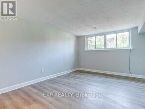 28 Edinborough Ct in Toronto, ON - Building Photo - Building Photo