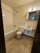 320 Oak Ave N in Thief River Falls, MN - Building Photo - Building Photo