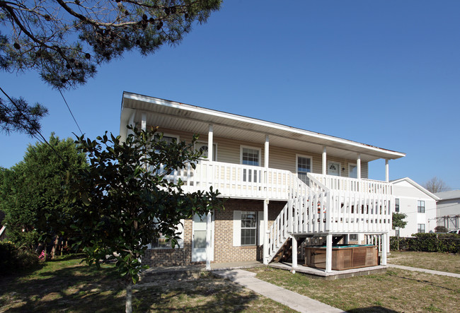 1281 Redwood Ln in Gulf Breeze, FL - Foto de edificio - Building Photo