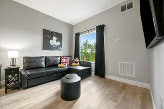 8303 Palm Pkwy in Orlando, FL - Building Photo - Building Photo