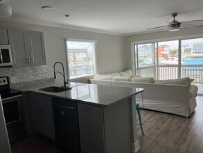 519 Canal Dr, Unit 2 in Carolina Beach, NC - Building Photo - Building Photo