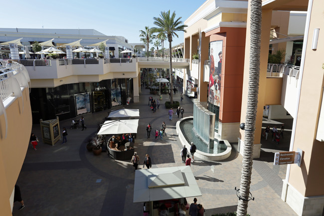 Hills at Fashion Valley - Apartments in San Diego, CA