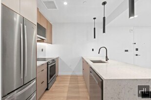 St Marks Place, Unit 1016 in Brooklyn, NY - Building Photo
