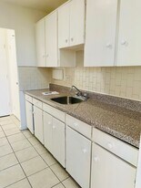 2353 PARKTOWERS APARTMENTS in Mississauga, ON - Building Photo