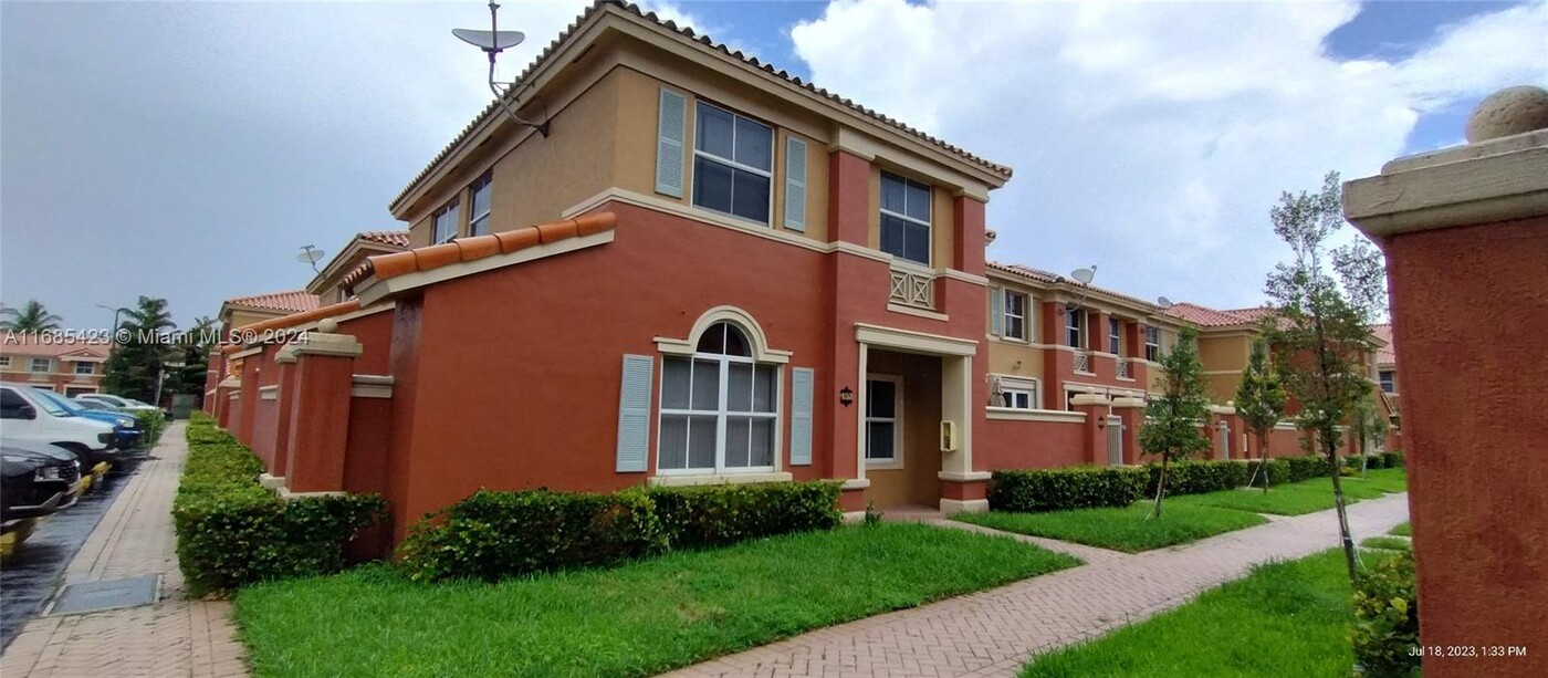 6103 NW 116 Pl in Doral, FL - Building Photo